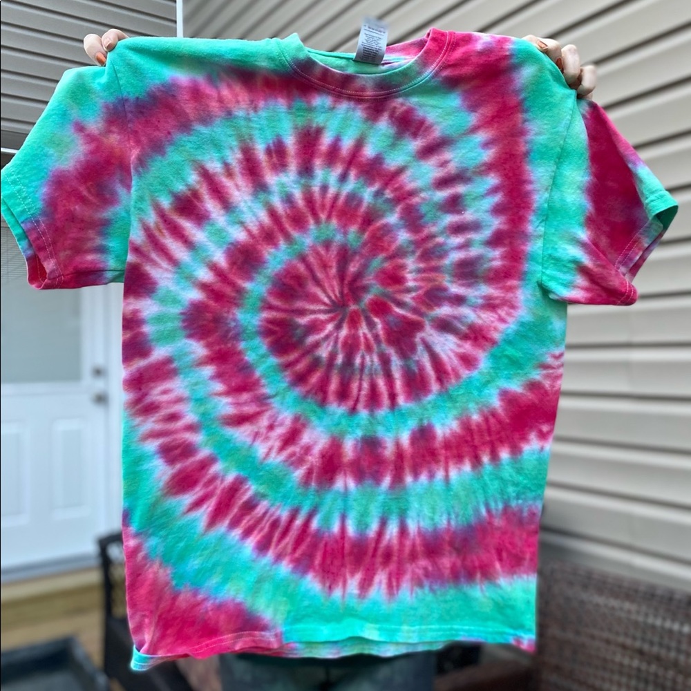Green & Red Tie-dye swirl tee!